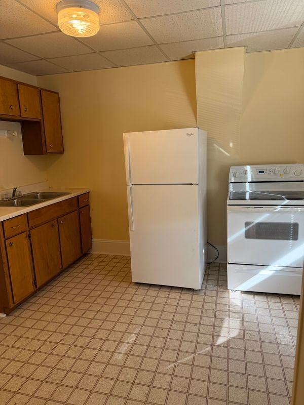 709 Main St - Photo 2 of 5