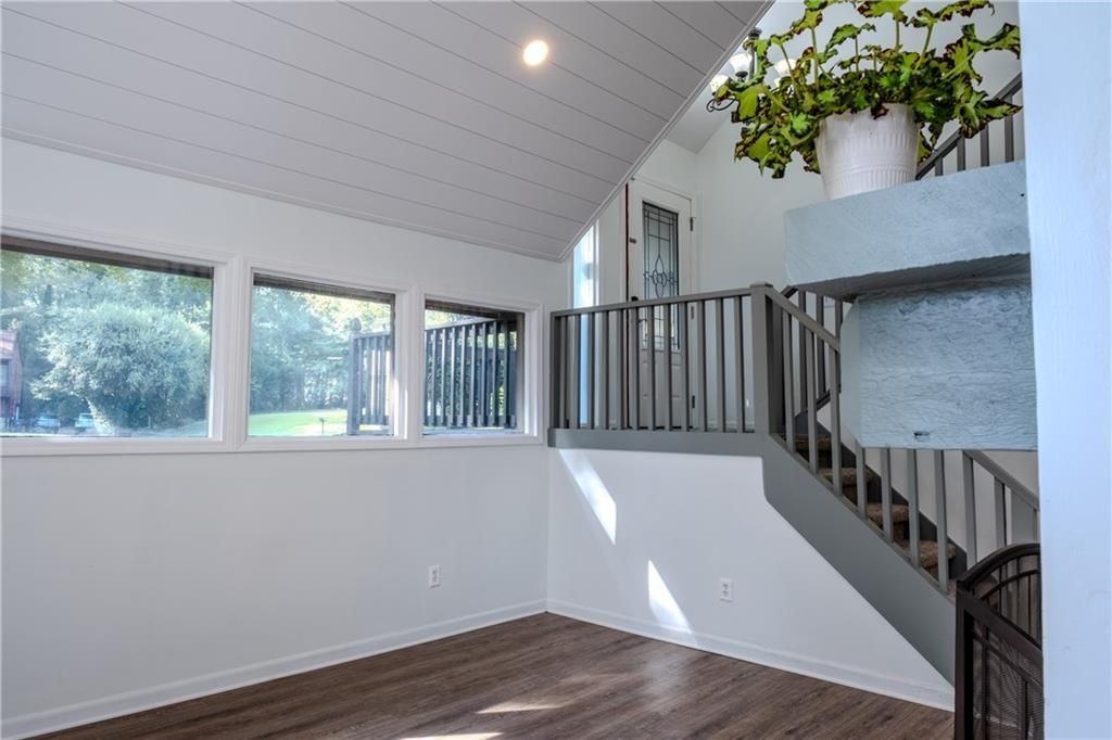 8025 Cedar Cv - Photo 2 of 37