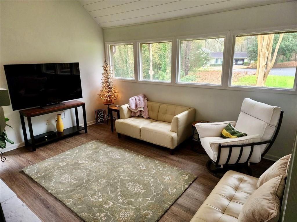 8025 Cedar Cv - Photo 7 of 37