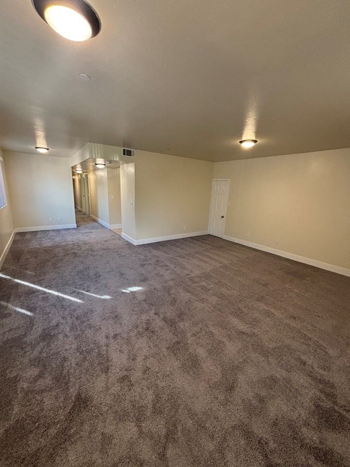 11226 Hooper Avenue - Photo 2 of 17