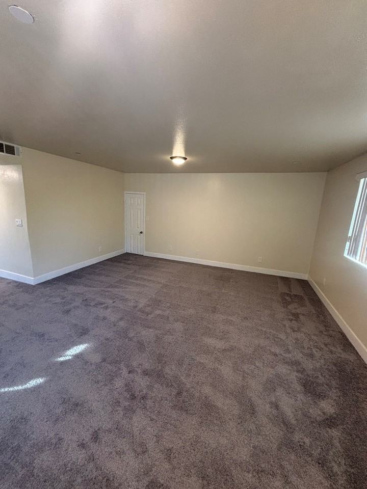 11226 Hooper Avenue - Photo 3 of 17