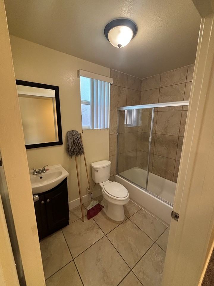 11226 Hooper Avenue - Photo 7 of 17