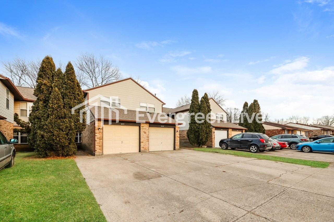 9440 Arboridge Ln - Photo 2 of 15