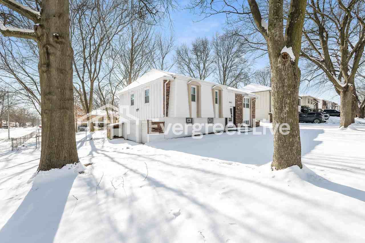 20417 E 17th St N - Photo 2 of 15