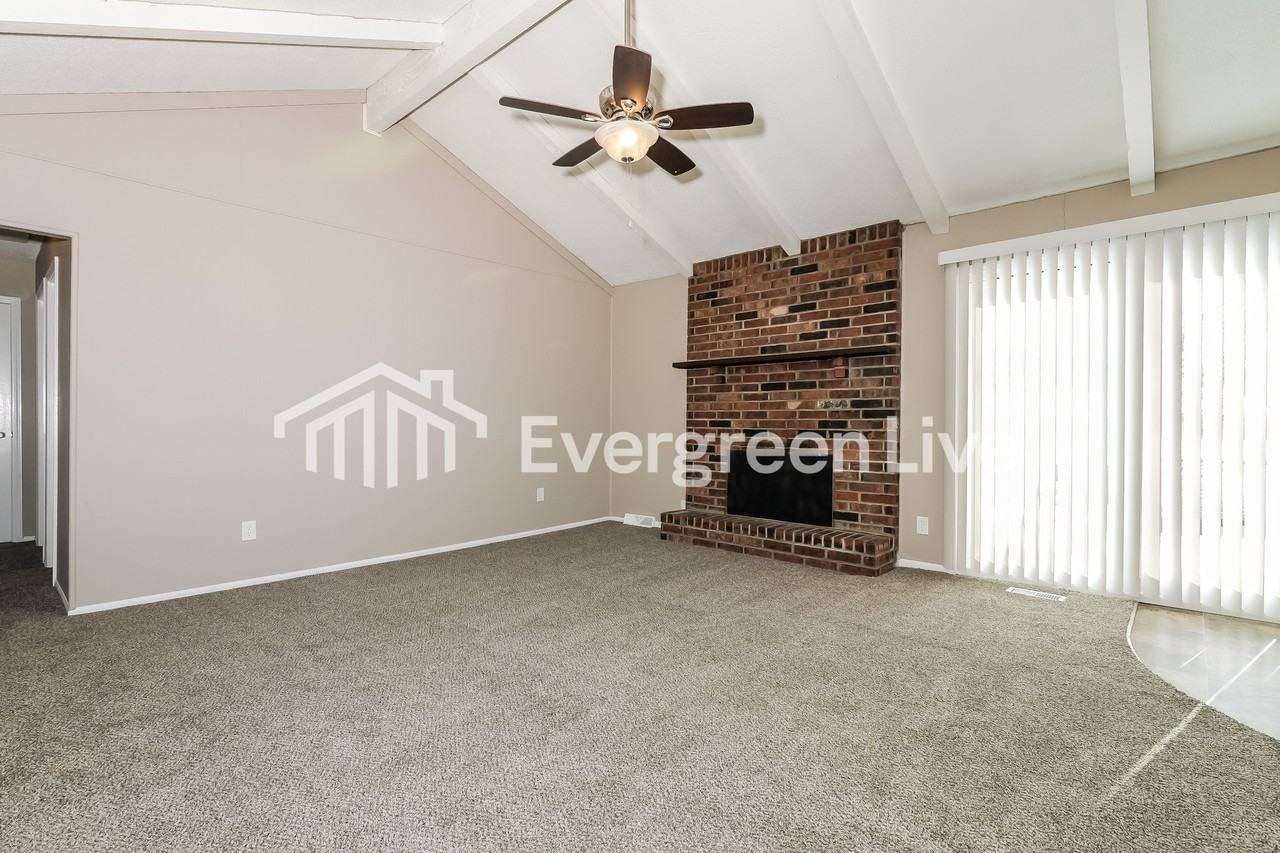 20417 E 17th St N - Photo 3 of 15