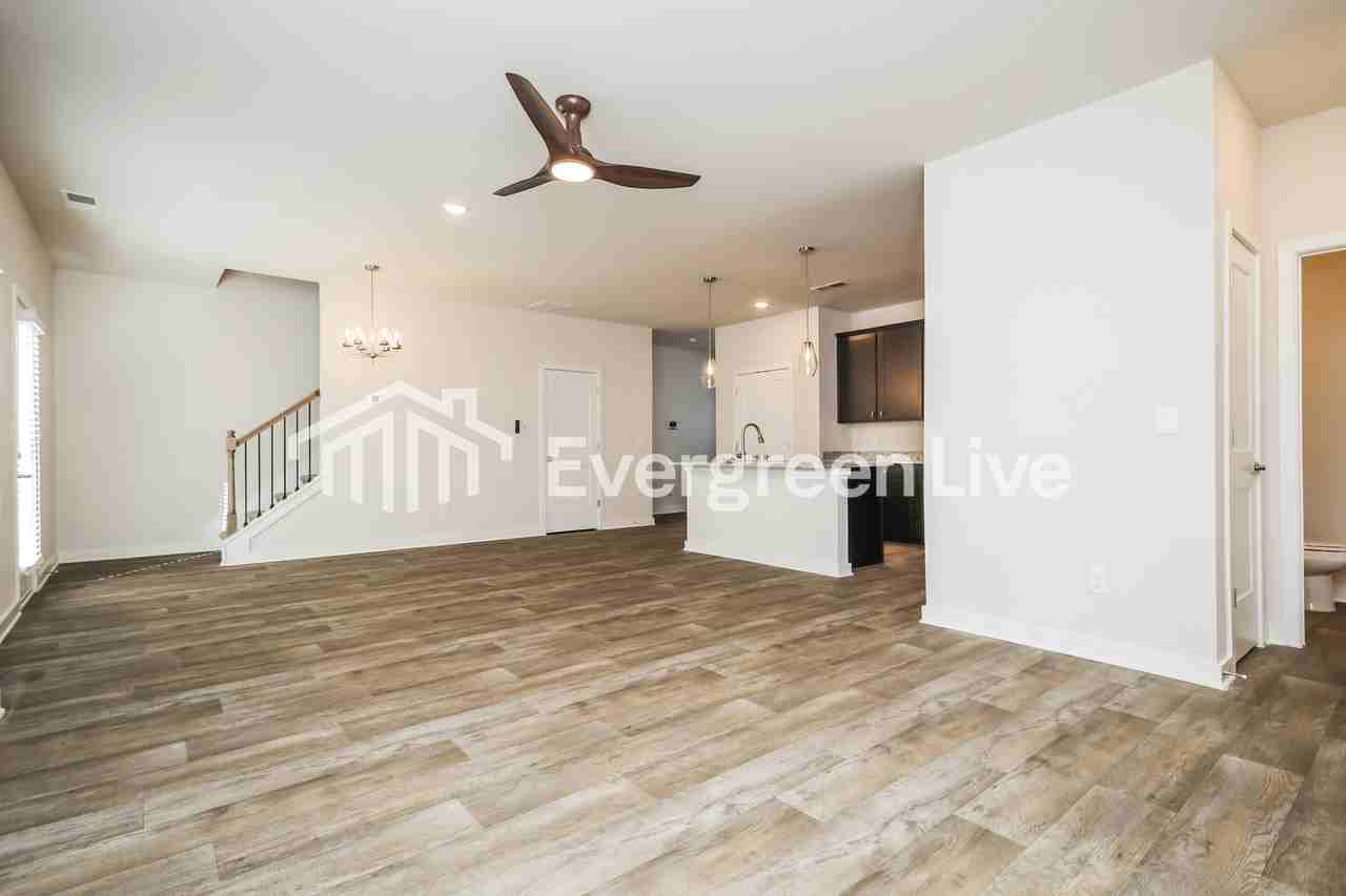 141 Weldon Rd - Photo 3 of 16