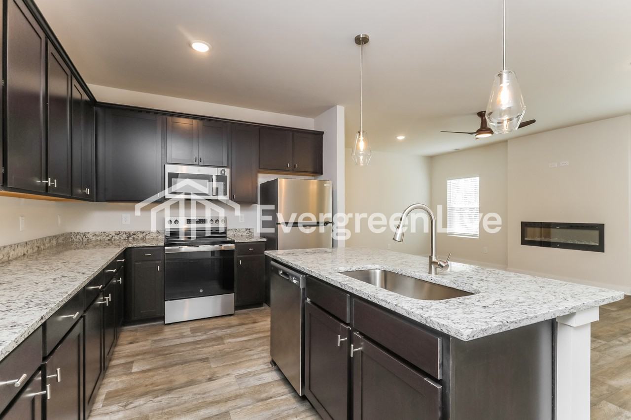 141 Weldon Rd - Photo 5 of 16