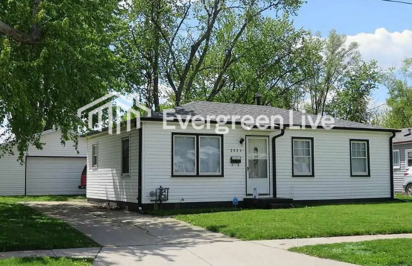 2023 Avenue L - Photo 2 of 3