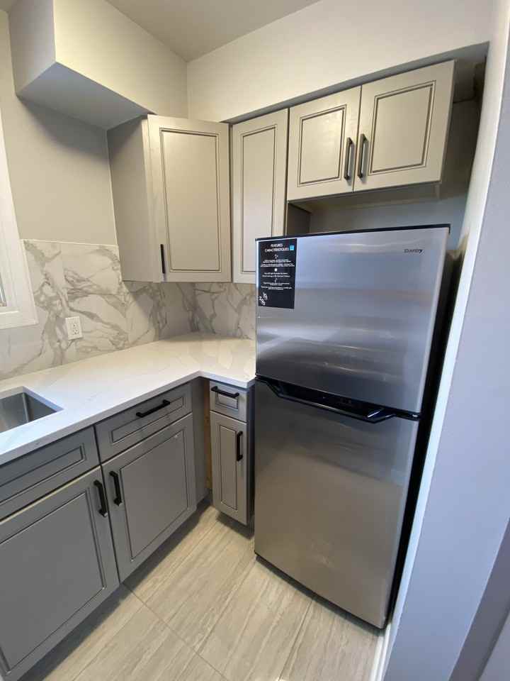 Emperor Ave & Silver St #4 - Photo 4 of 7