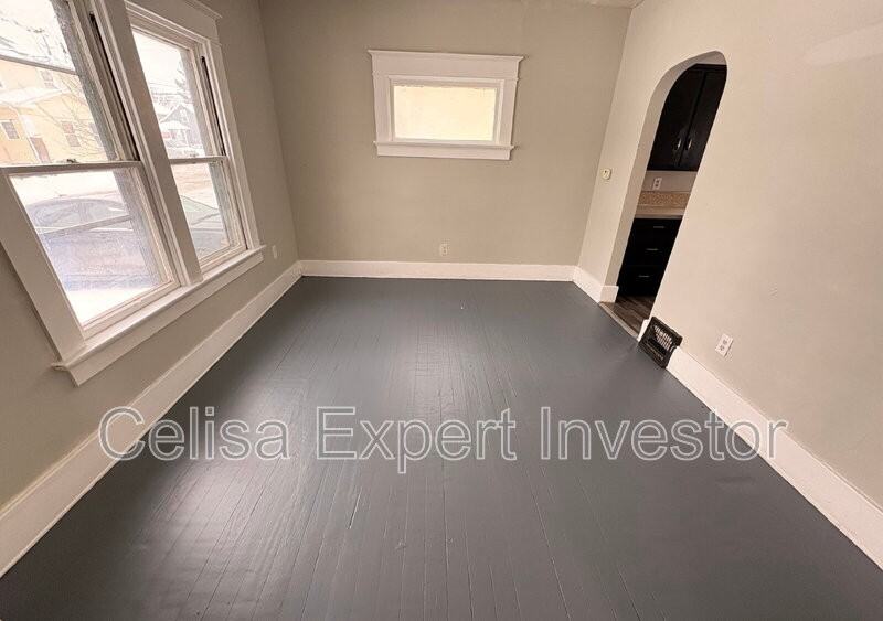 1902 Riedmiller Ave - Photo 3 of 8