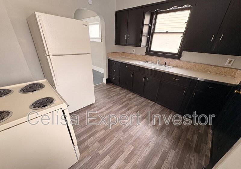 1902 Riedmiller Ave - Photo 4 of 8