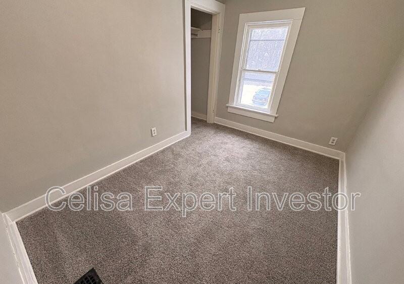 1902 Riedmiller Ave - Photo 6 of 8