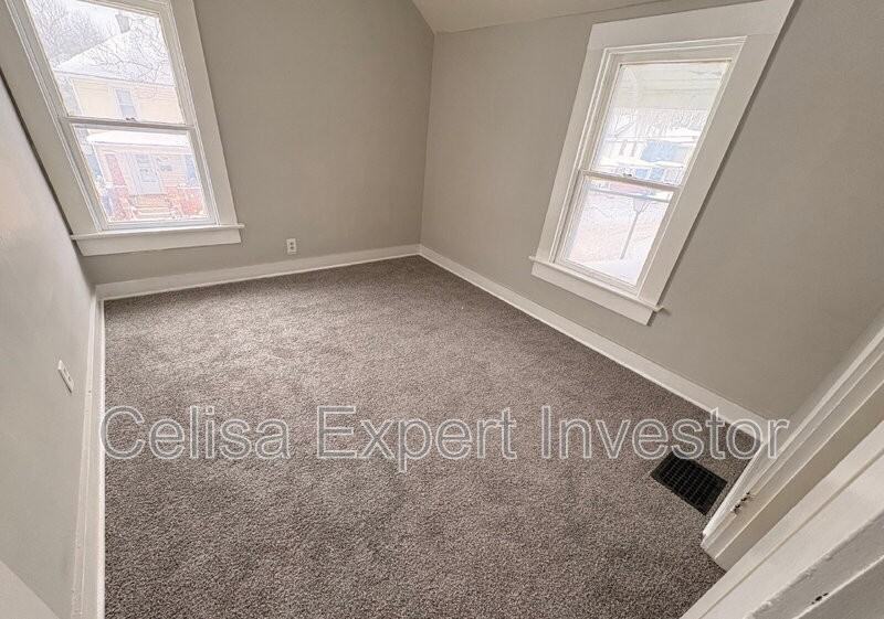 1902 Riedmiller Ave - Photo 7 of 8