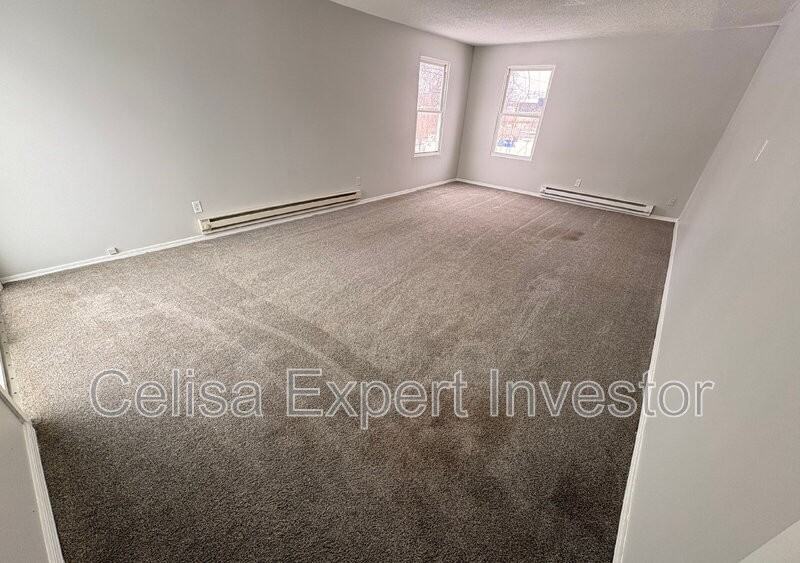 6832 Autumn View Dr - Photo 4 of 9