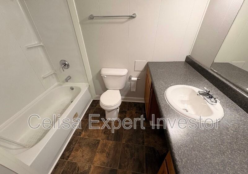 6832 Autumn View Dr - Photo 7 of 9