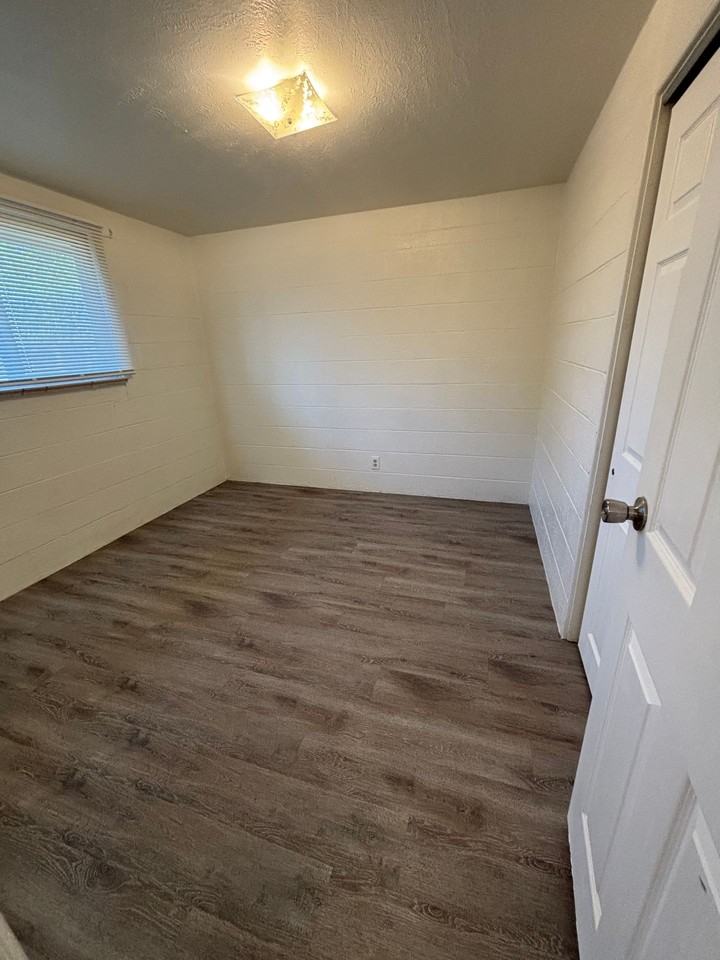 3006, 3010, 3014 N Institute St - Photo 2 of 10