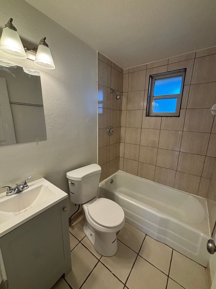 3006, 3010, 3014 N Institute St - Photo 4 of 10