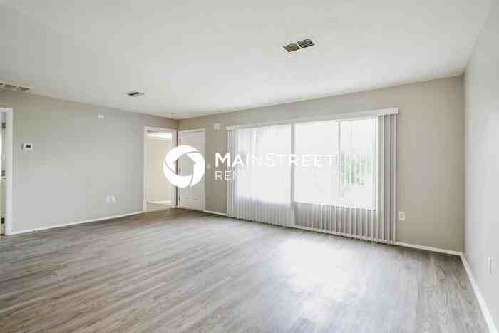 13239 Asbury St - Photo 5 of 16