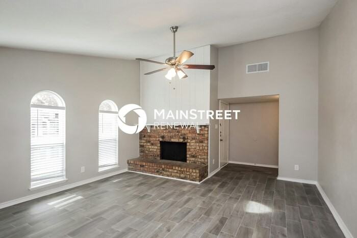 625 Nora Ln - Photo 6 of 16