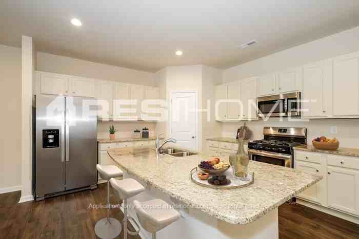 8712 Union Central Ct - Photo 4 of 17