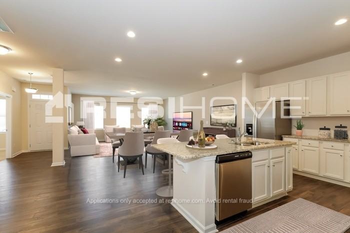 8712 Union Central Ct - Photo 5 of 17