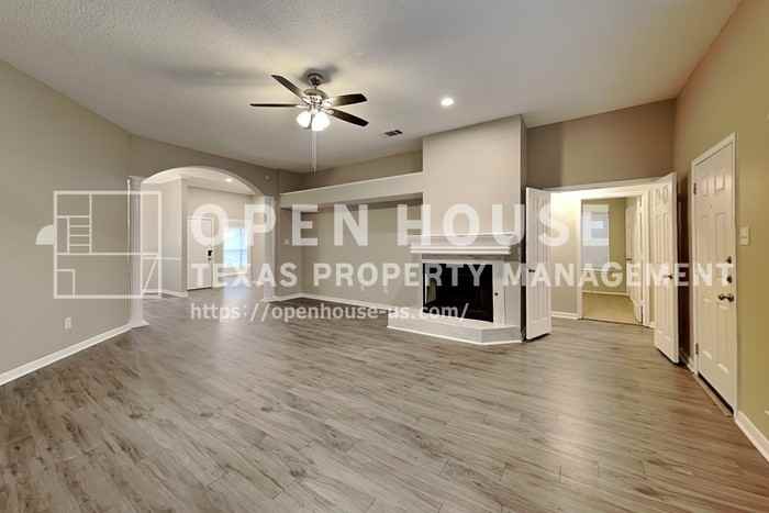 1821 Greenhaven Ln - Photo 6 of 26