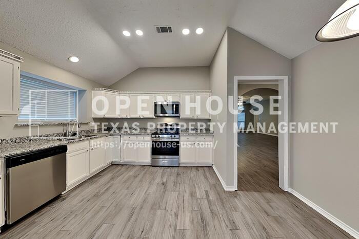 1821 Greenhaven Ln - Photo 7 of 26