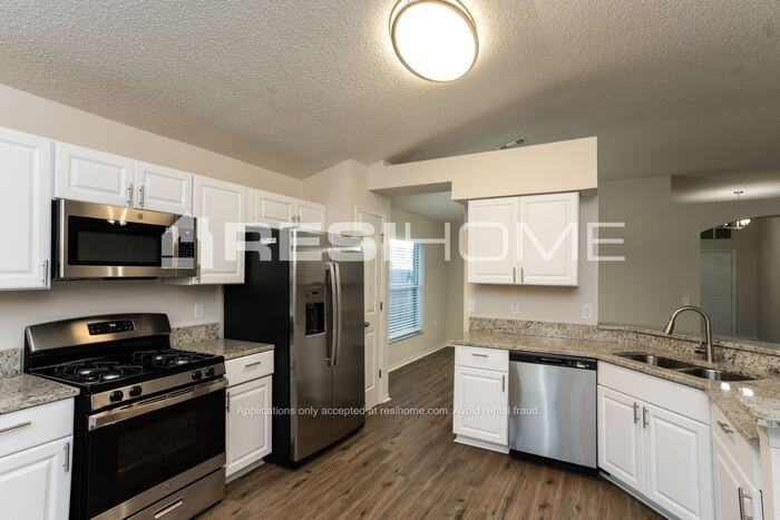 1704 Scotch Pine Dr - Photo 2 of 18