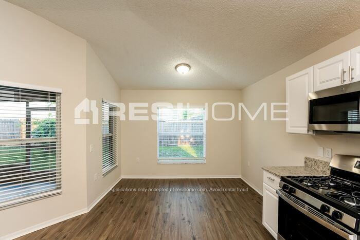 1704 Scotch Pine Dr - Photo 3 of 18