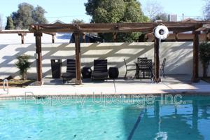 featured image of 715 Mary St #11