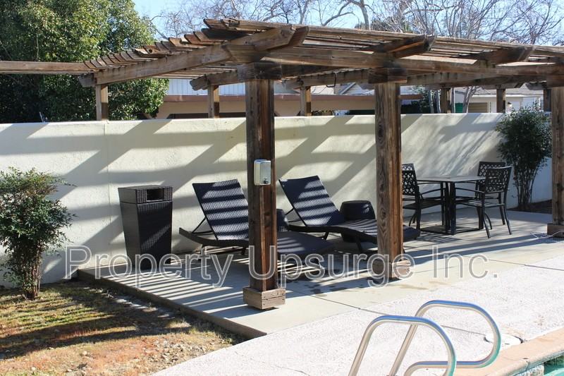 715 Mary St #11 - Photo 2 of 9