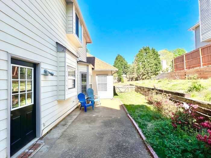 10470 Meadow Run Trce - Photo 3 of 25