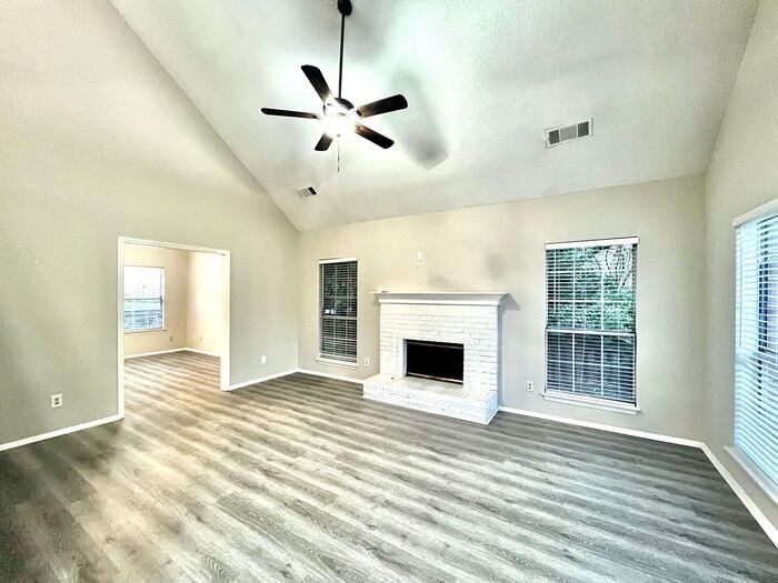 10470 Meadow Run Trce - Photo 4 of 25