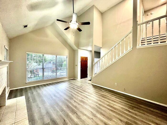 10470 Meadow Run Trce - Photo 5 of 25