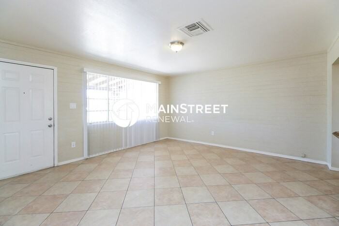 3908 W Lewis Ave - Photo 4 of 16