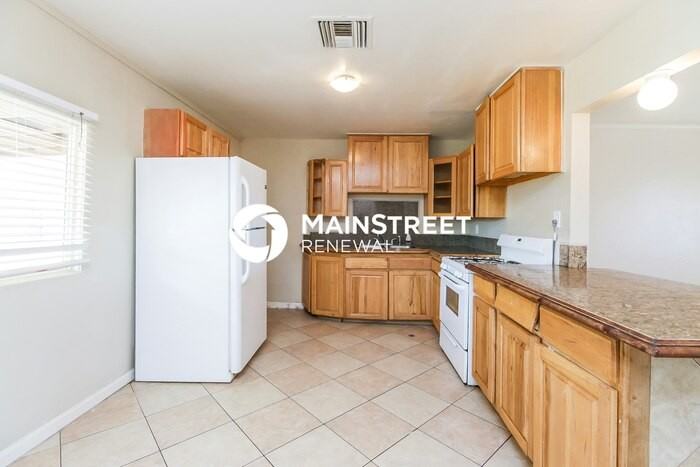 3908 W Lewis Ave - Photo 7 of 16