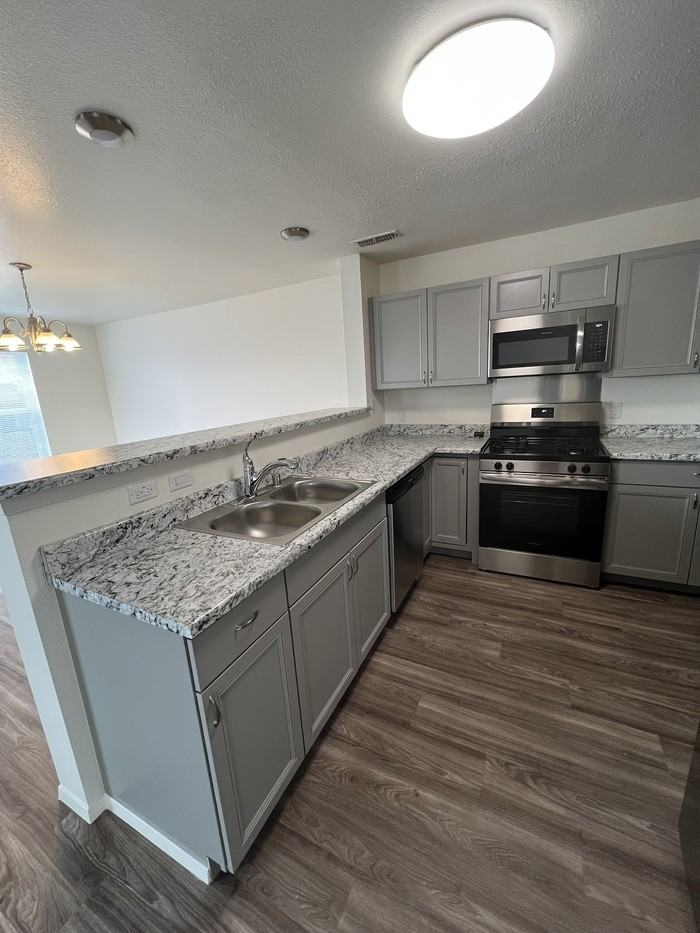 1151 Dakota Dr - Photo 4 of 14