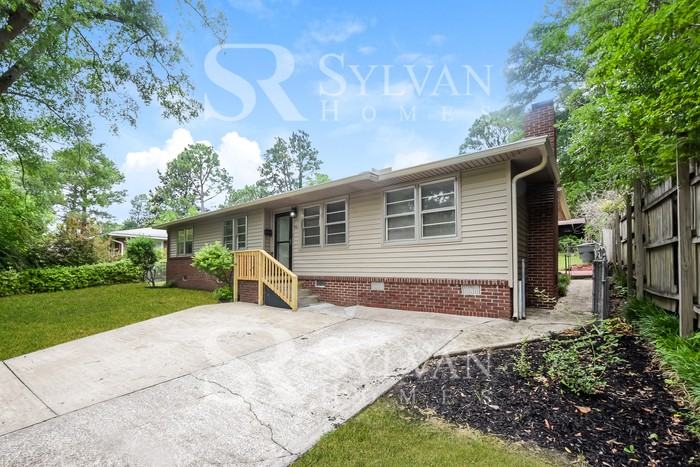 932 Howard St - Photo 3 of 16