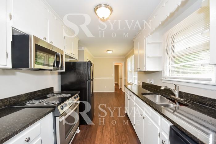 932 Howard St - Photo 5 of 16