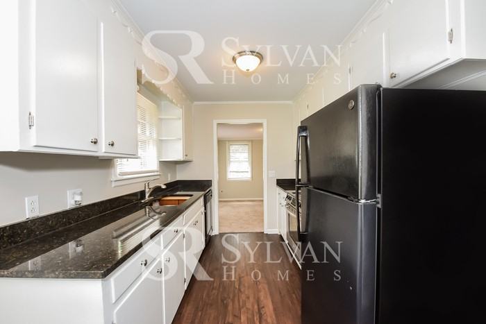 932 Howard St - Photo 6 of 16