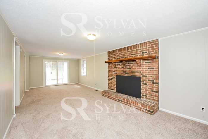 932 Howard St - Photo 7 of 15