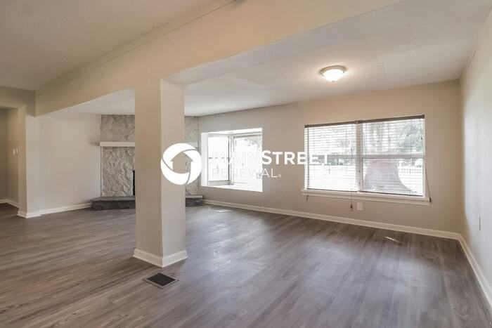 2411 Chase Ave - Photo 4 of 15