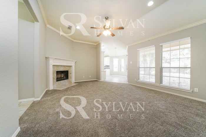 1109 Greenwood Ct - Photo 3 of 16