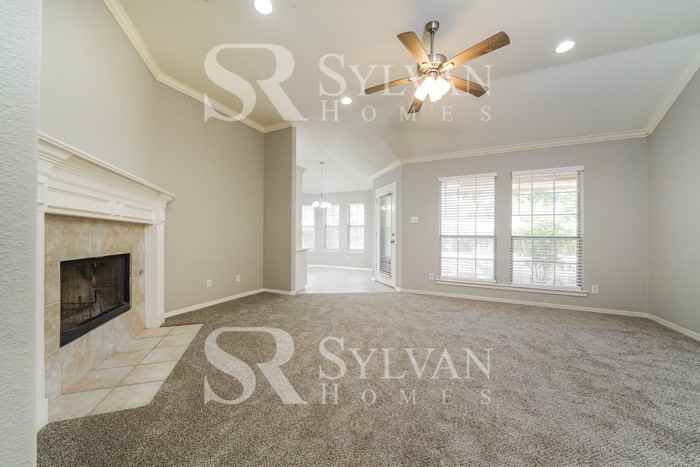 1109 Greenwood Ct - Photo 4 of 16