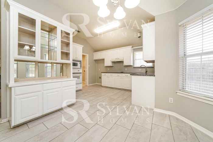 1109 Greenwood Ct - Photo 6 of 16