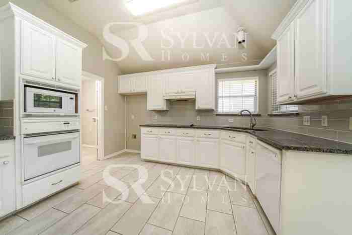 1109 Greenwood Ct - Photo 7 of 15