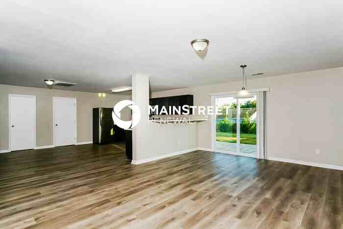 15241 Tyler Mill Dr - Photo 5 of 17