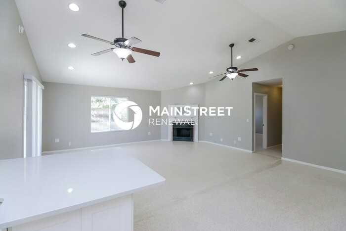 8008 W Tuckey Ln - Photo 3 of 16