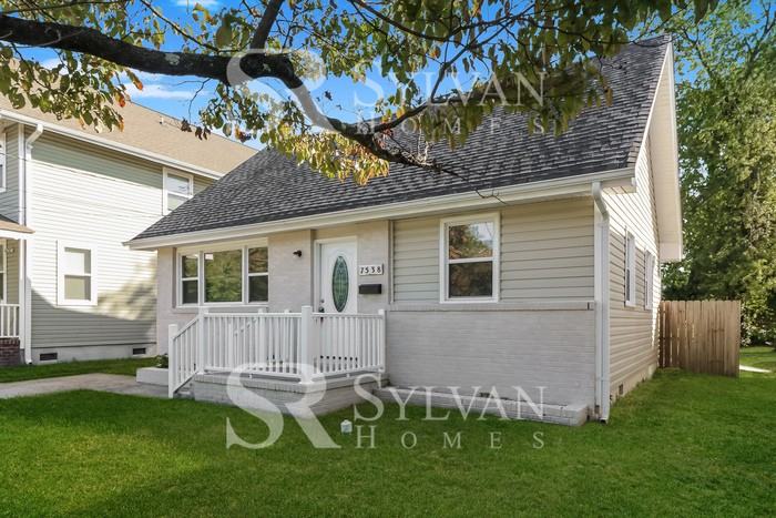 7538 Diven St - Photo 2 of 15
