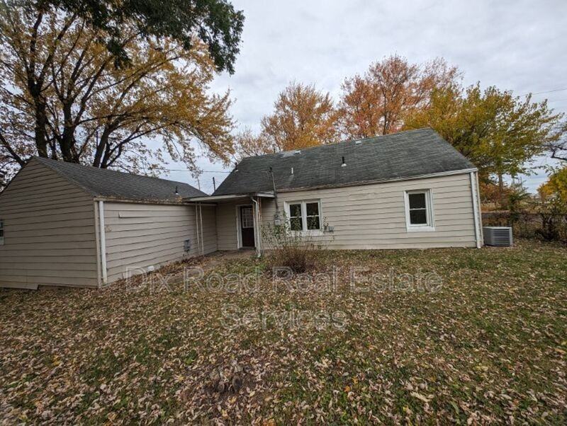 1047 Lexington Ave - Photo 3 of 30